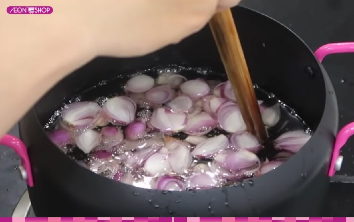 Phi hành tím làm bún riêu cua