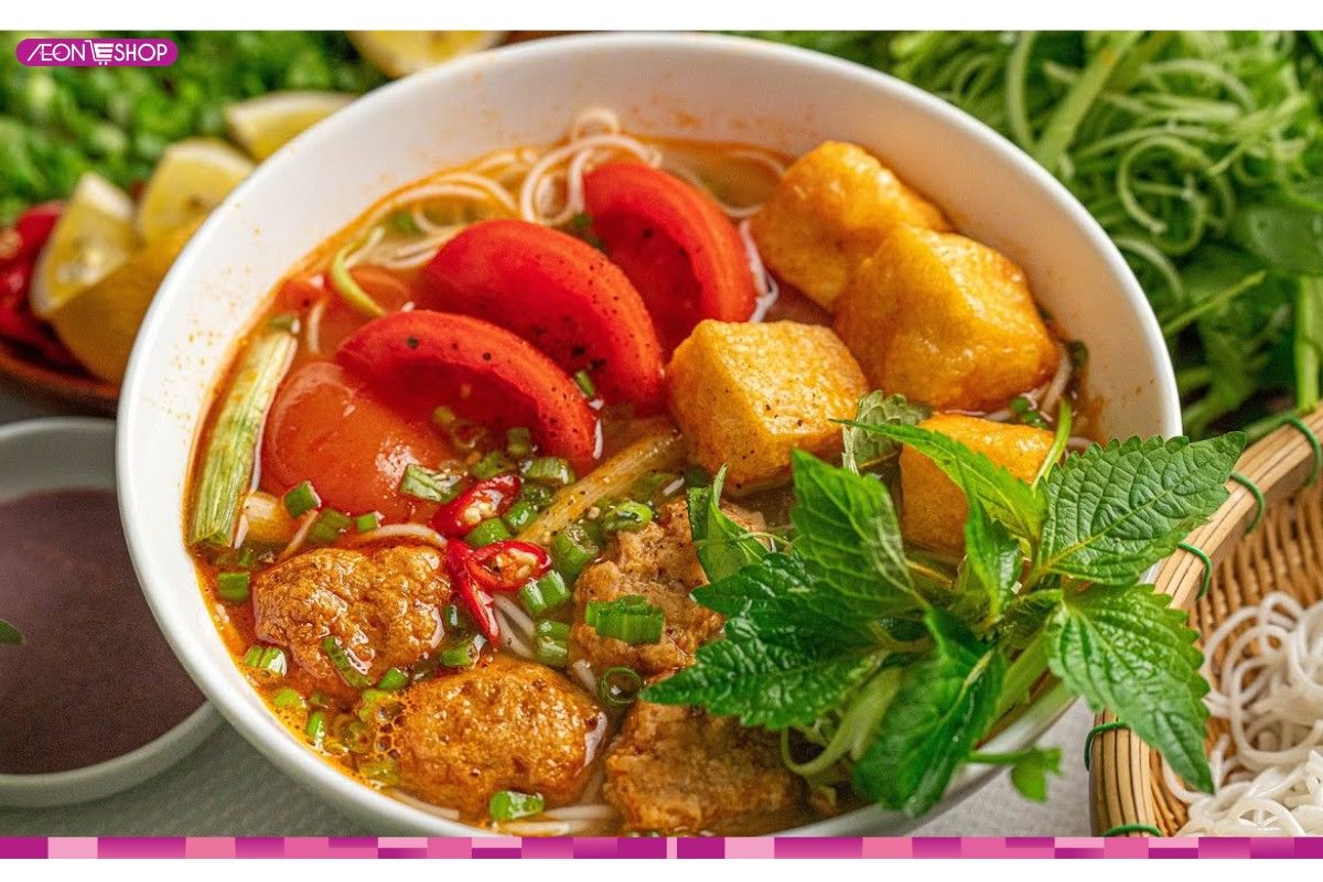 Thưởng thức món bún riêu cua