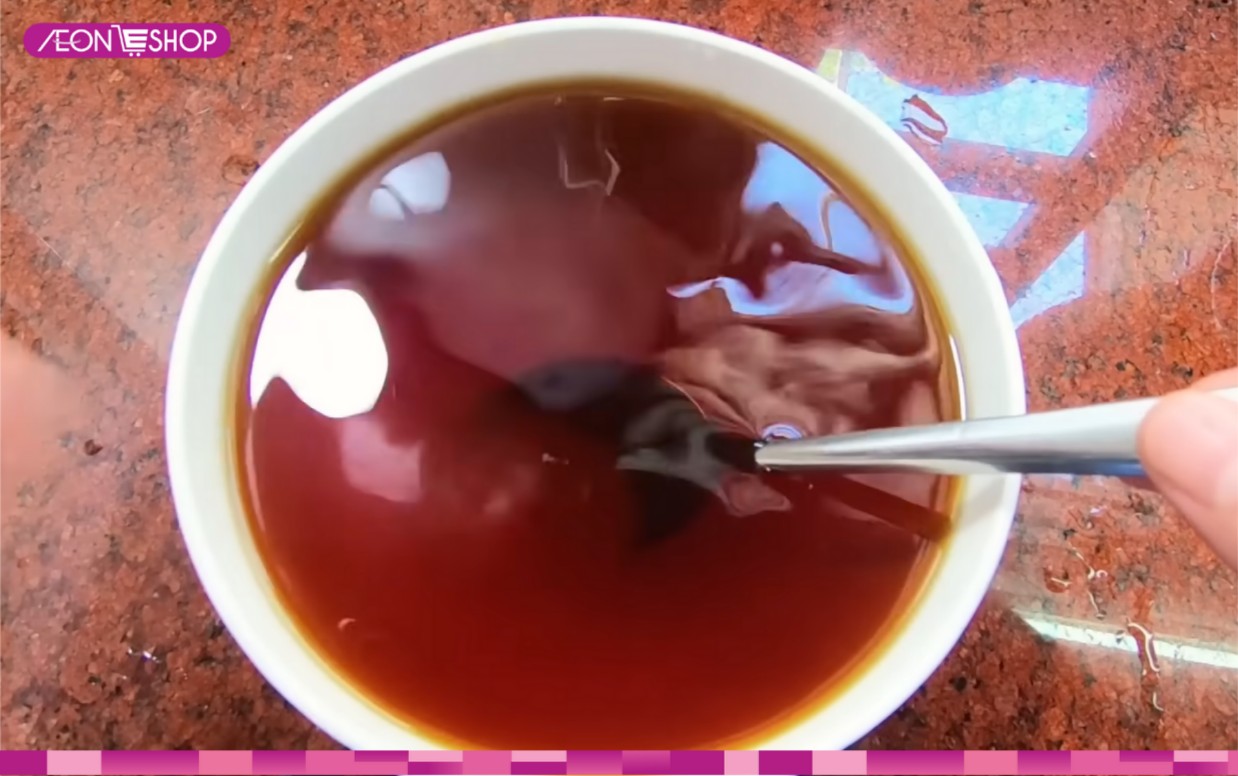 Tiến hành pha chế trà tắc