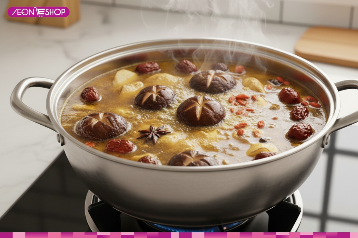 Nấu nước lẩu gà thuốc bắc