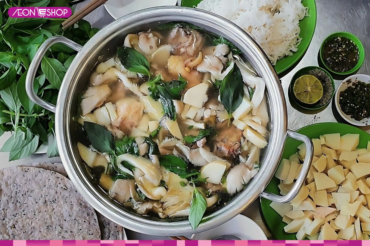 Lẩu gà măng chua